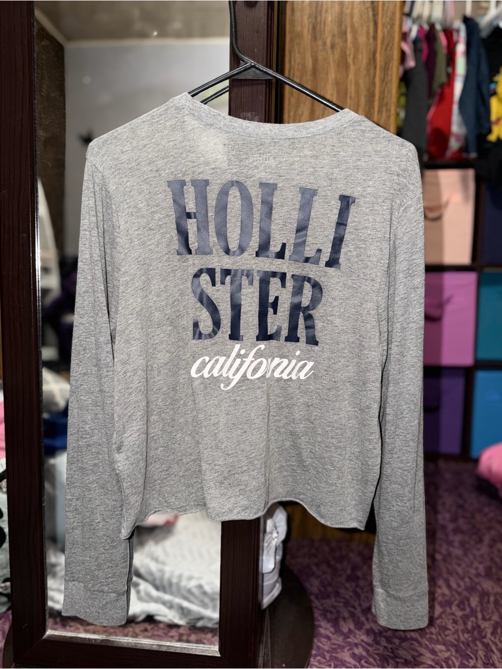 Hollister Women Light Gray Long Sleeve Graphic Crop Top with Navy & White Logo